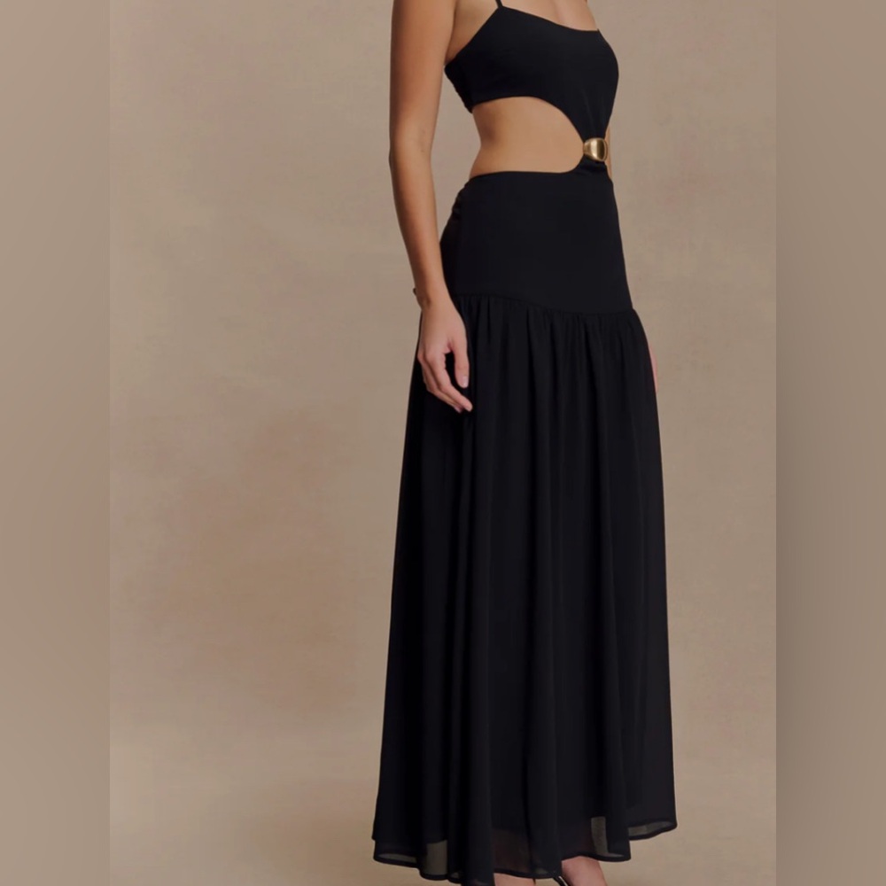 Elegant Black Maxi Skirt - Picture 2 of 6